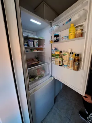 Nevera ok color blanco y TV Hisense 50"