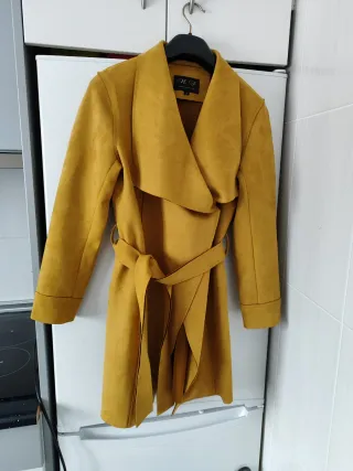 Abrigo ante mostaza