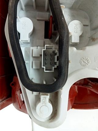 PILOTO TRASERO IZQUIERDO SKODA YETI (2)