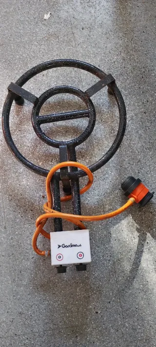 Rosco di gas con regolatori, tubo e ugello