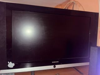 TV Samsung Negra y Plateada