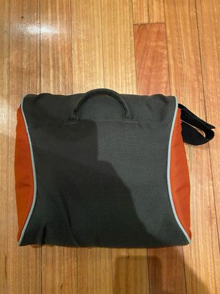 Bolsa bandolera Crumpler gris y naranja