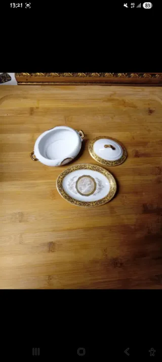 Zuccheriera in porcellana con decori oro