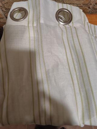 Cortina de ventana con rayas verdes