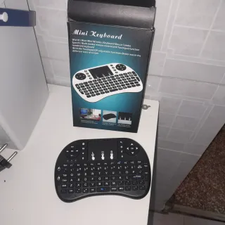 Tastiera Wireless Mini con Touchpad