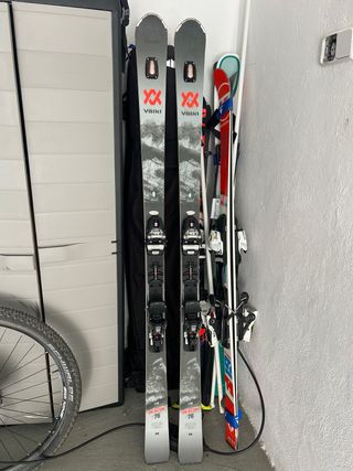 Esquís VOLKL DEACON 76 con fijaciones