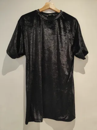 Camiseta larga brillante negra