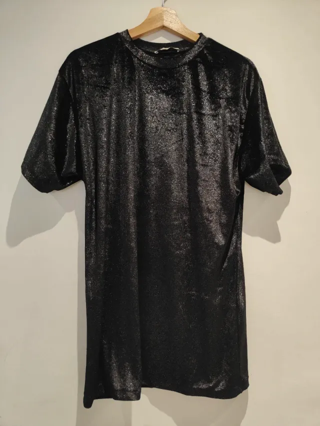 Camiseta larga brillante negra