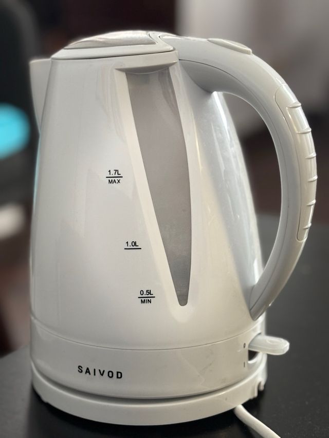 Hervidor de agua Saivod blanco 1.7L