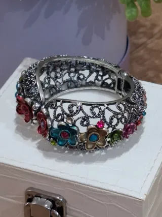 Pulsera metal flores incrustadas