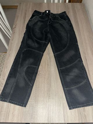 Pantalón tejano negro con costuras