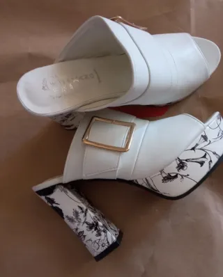 Sandalias-zueco Verano Blancas con Estampado Flora