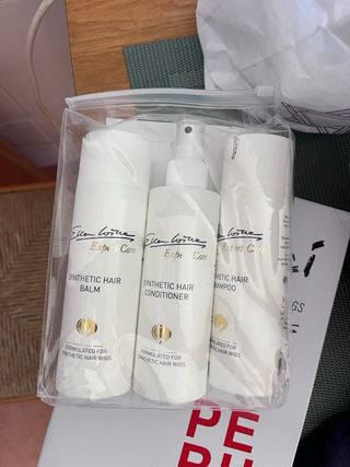 Peluca Perucci con accesorios