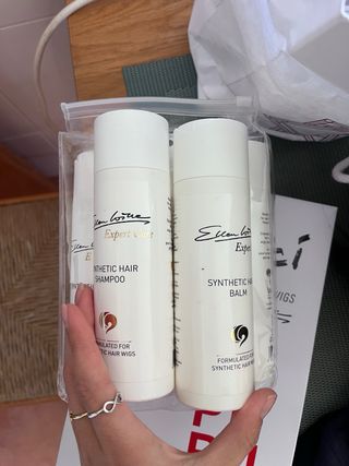 Peluca Perucci con accesorios