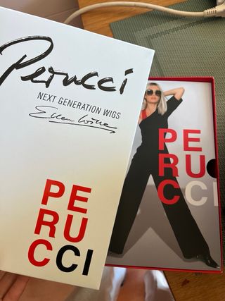 Peluca Perucci con accesorios