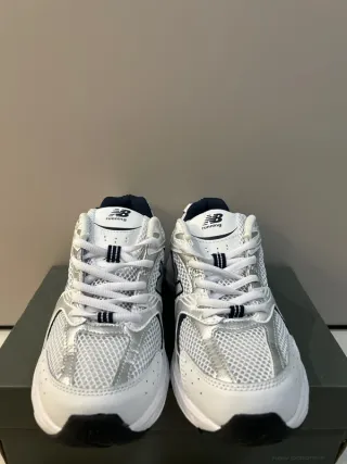 New Balance 530 Blanco Plata Marino Talla 42.5