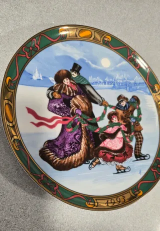 Figura porcelana. Plato decorativo Royal Copenhage