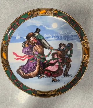 Figura porcelana. Plato decorativo Royal Copenhage