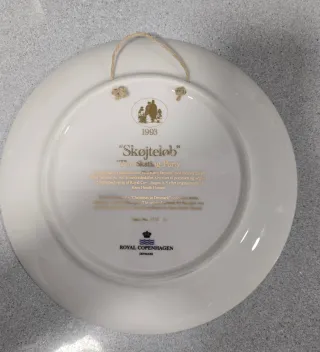 Figura porcelana. Plato decorativo Royal Copenhage