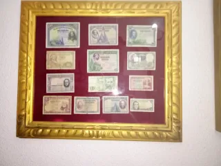 Cuadro con billetes antiguos