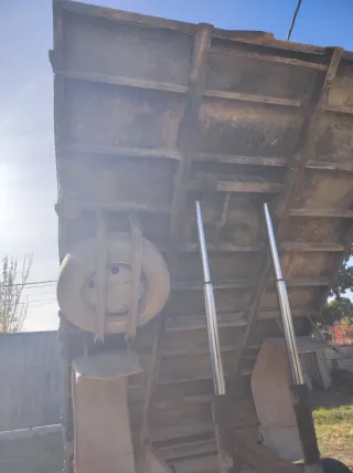 Nissan L35.08 Basculante Volquete