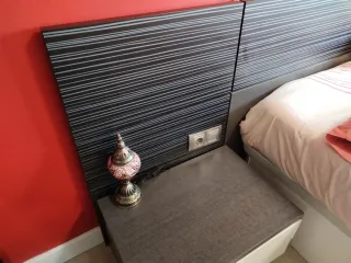 Cabecero y mesitas de matrimonio madera