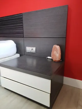 Cabecero y mesitas de matrimonio madera