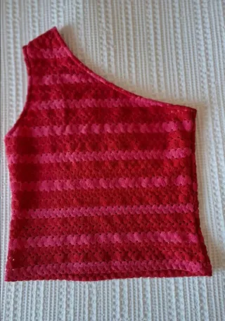 Top asimétrico NOON rosa y rojo