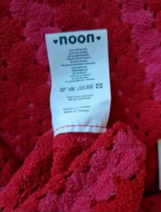 Top asimétrico NOON rosa y rojo