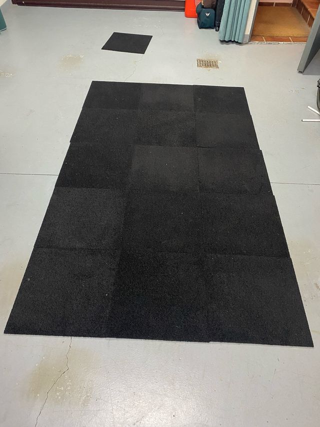 15 Losetas de moqueta con base plastificada