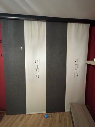 Pannello giapponese grigio e bianco su schermo