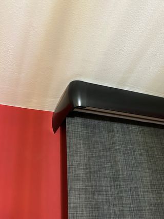 Pannello giapponese grigio e bianco su schermo