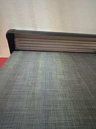 Pannello giapponese grigio e bianco su schermo