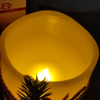 Candela LED Kasanova in cera effetto fiamma