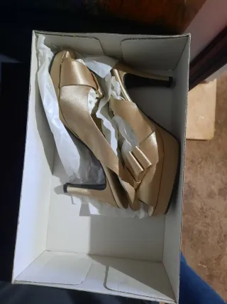 Alpargatas Doradas Tacón Slingback