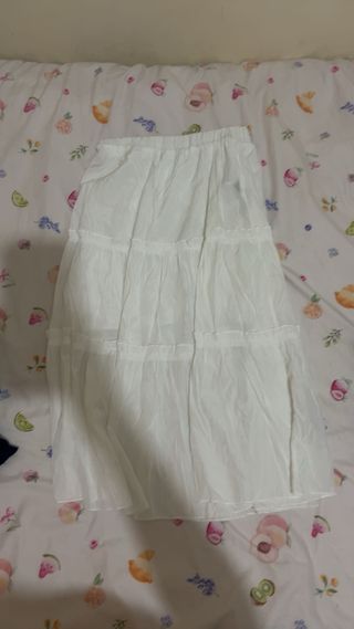 Falda blanca larga volantes