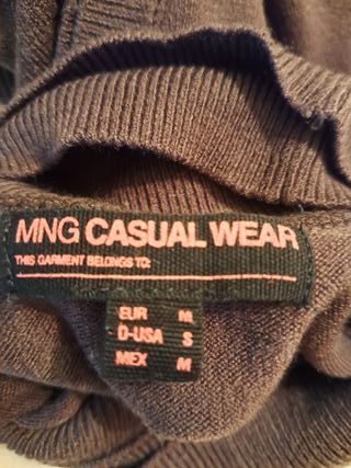 Jersey cuello alto sin mangas marrón