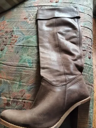 Botas altas de piel