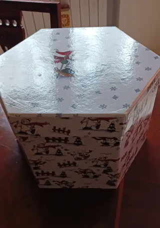 Scatola Natale con palle da appendere