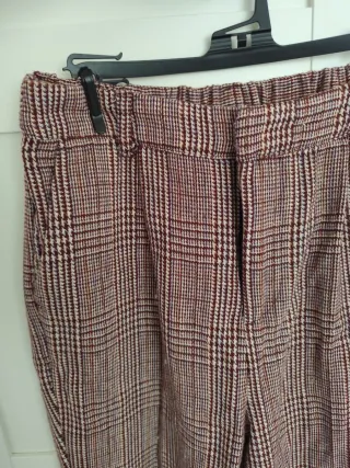 Pantalón estampado cuadros rojo y marrón