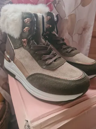 Botas de invierno beige y verde