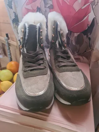 Botas de invierno beige y verde