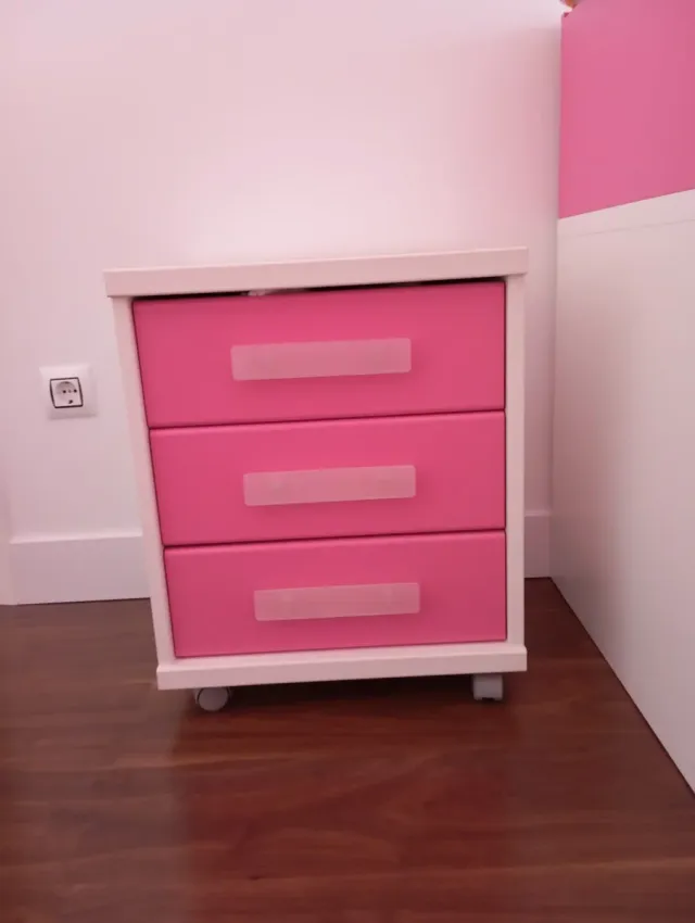 Cama juvenil con cajones y barandilla