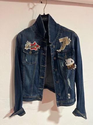 Cazadora vaquera con parches