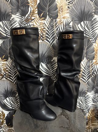 Stivali neri con risvolto neri