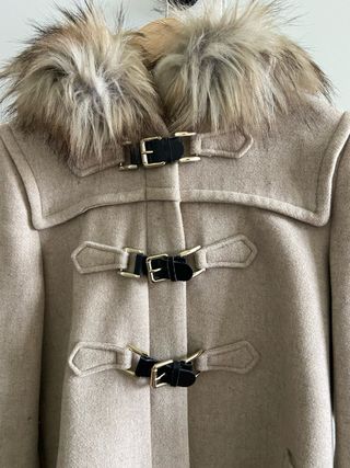 Abrigo Zara con capucha de pelo