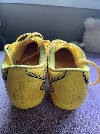 Botas de fútbol Puma amarillas