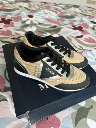 Scarpe Guess beige e nere