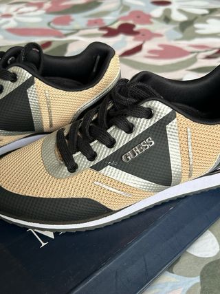 Scarpe Guess beige e nere
