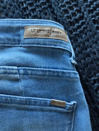 Vaqueros campana desgastados